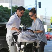 Jessica Alba and Cash Warren take Honor Marie and new baby Haven for breakfast | Picture 98022